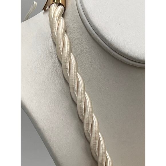 Kate Spade New York Bright Blossom White Flower 12k Plated Statement Necklace - Picture 4 of 12